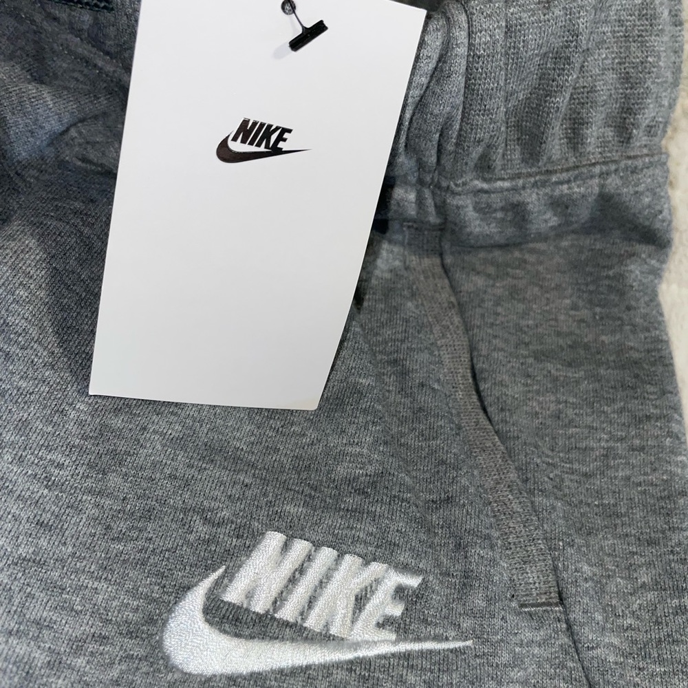 NEW NWT GIRLS NIKE GRAY SHORTS. NO DISCOUNT ON THIS ITEM - Picture 10 of 13